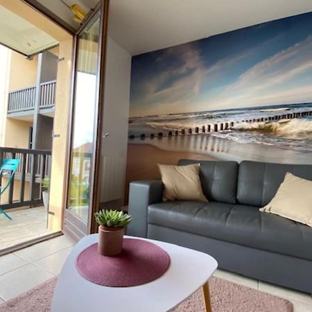 Quiet Apartment With Balcony Near The Sea Уистреам Экстерьер фото
